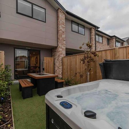 Stones Throw From The Stadium & Hot Tub Christchurch Dış mekan fotoğraf
