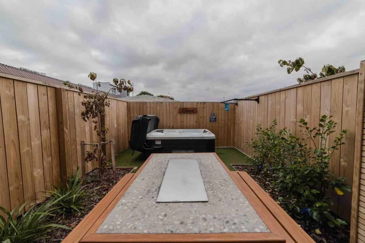 Stones Throw From The Stadium & Hot Tub Christchurch Dış mekan fotoğraf