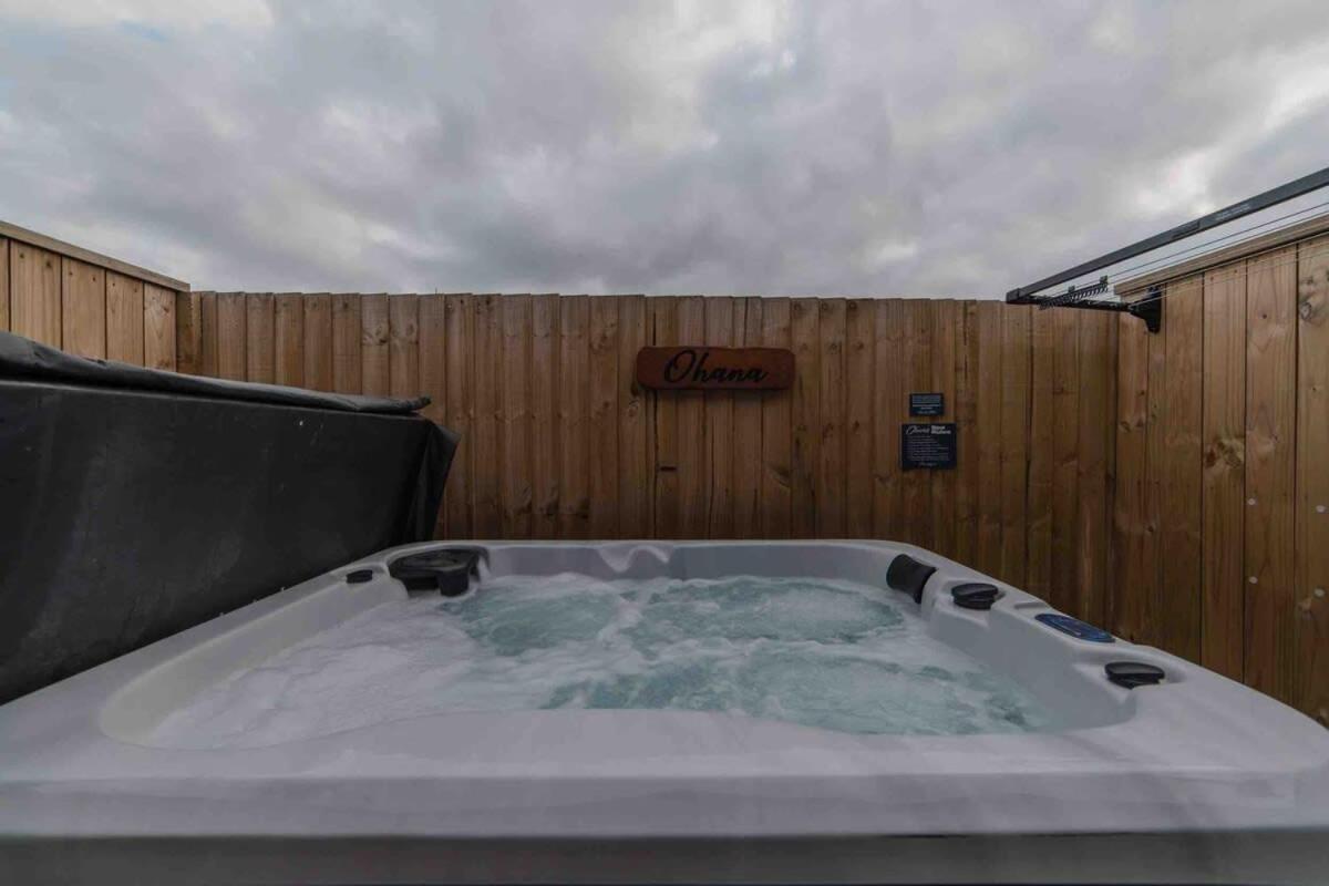 Stones Throw From The Stadium & Hot Tub Christchurch Dış mekan fotoğraf