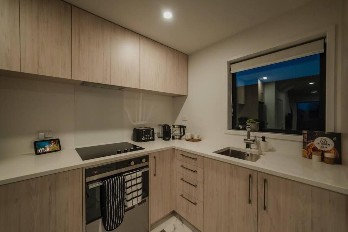 Stones Throw From The Stadium & Hot Tub Christchurch Dış mekan fotoğraf