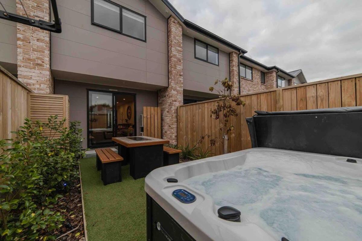 Stones Throw From The Stadium & Hot Tub Christchurch Dış mekan fotoğraf